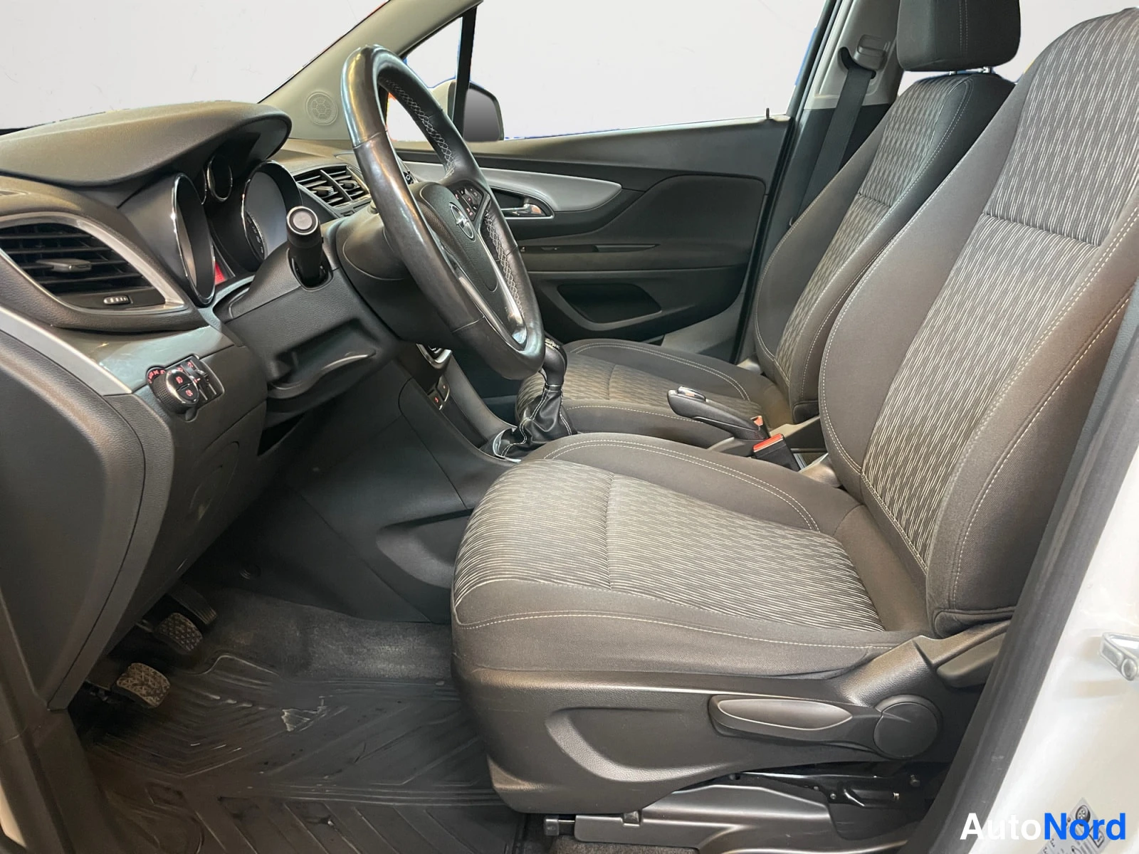 Valkoinen Opel Mokka 2014, kuva 11