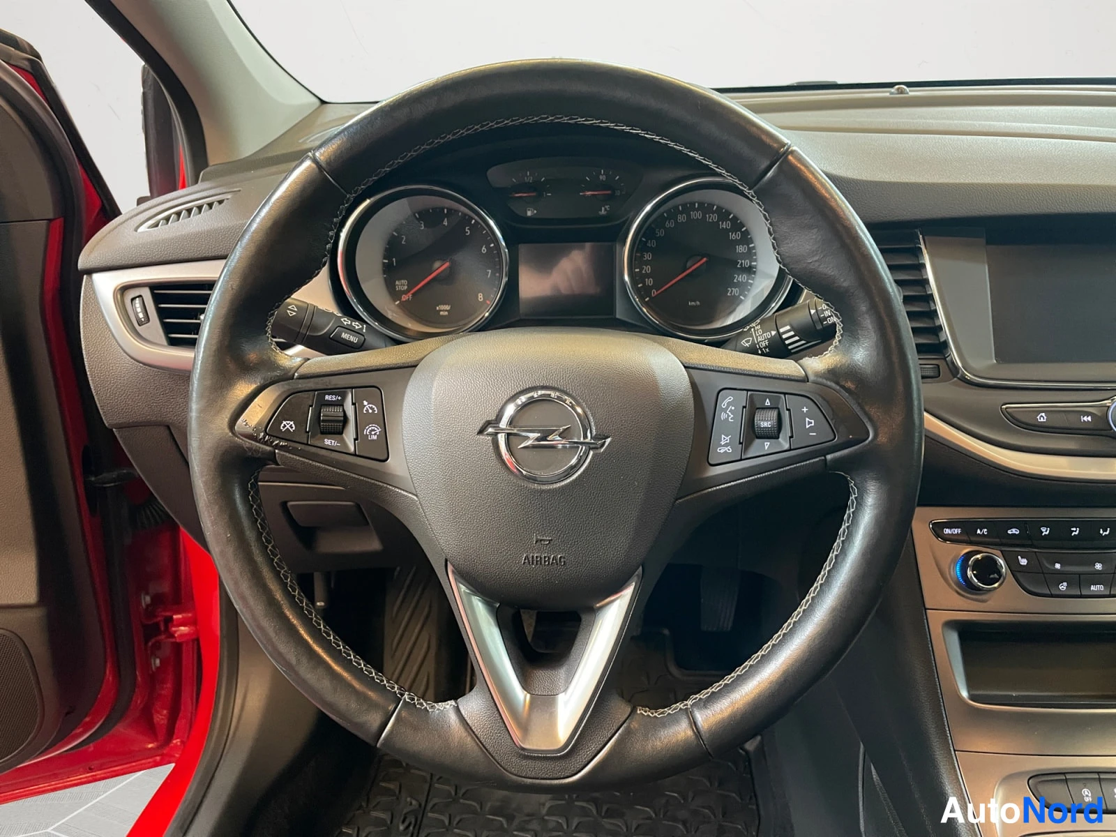 Punainen Opel Astra 2019, edestä, kuva 7