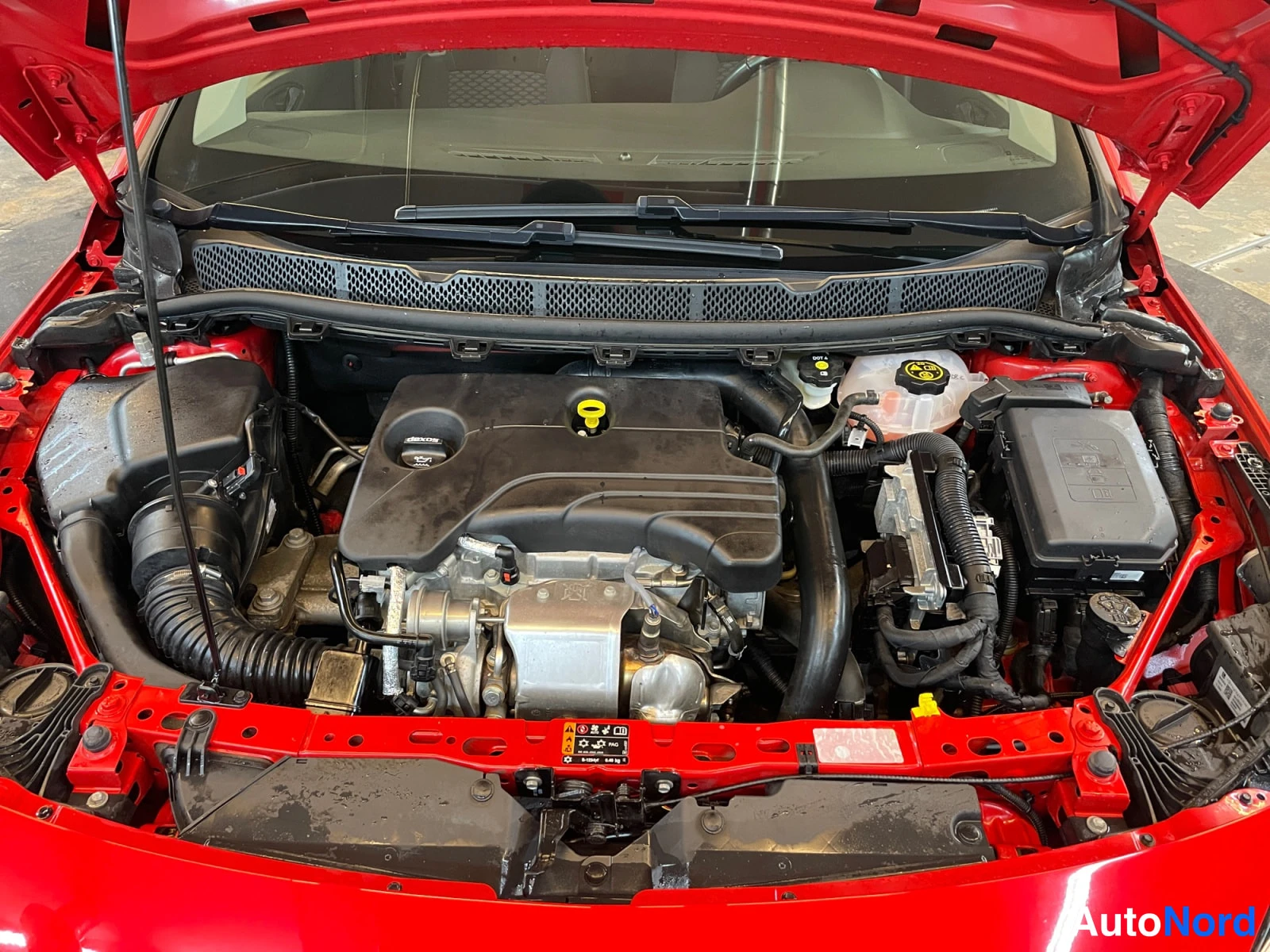 Punainen Opel Astra 2019, kuva 20