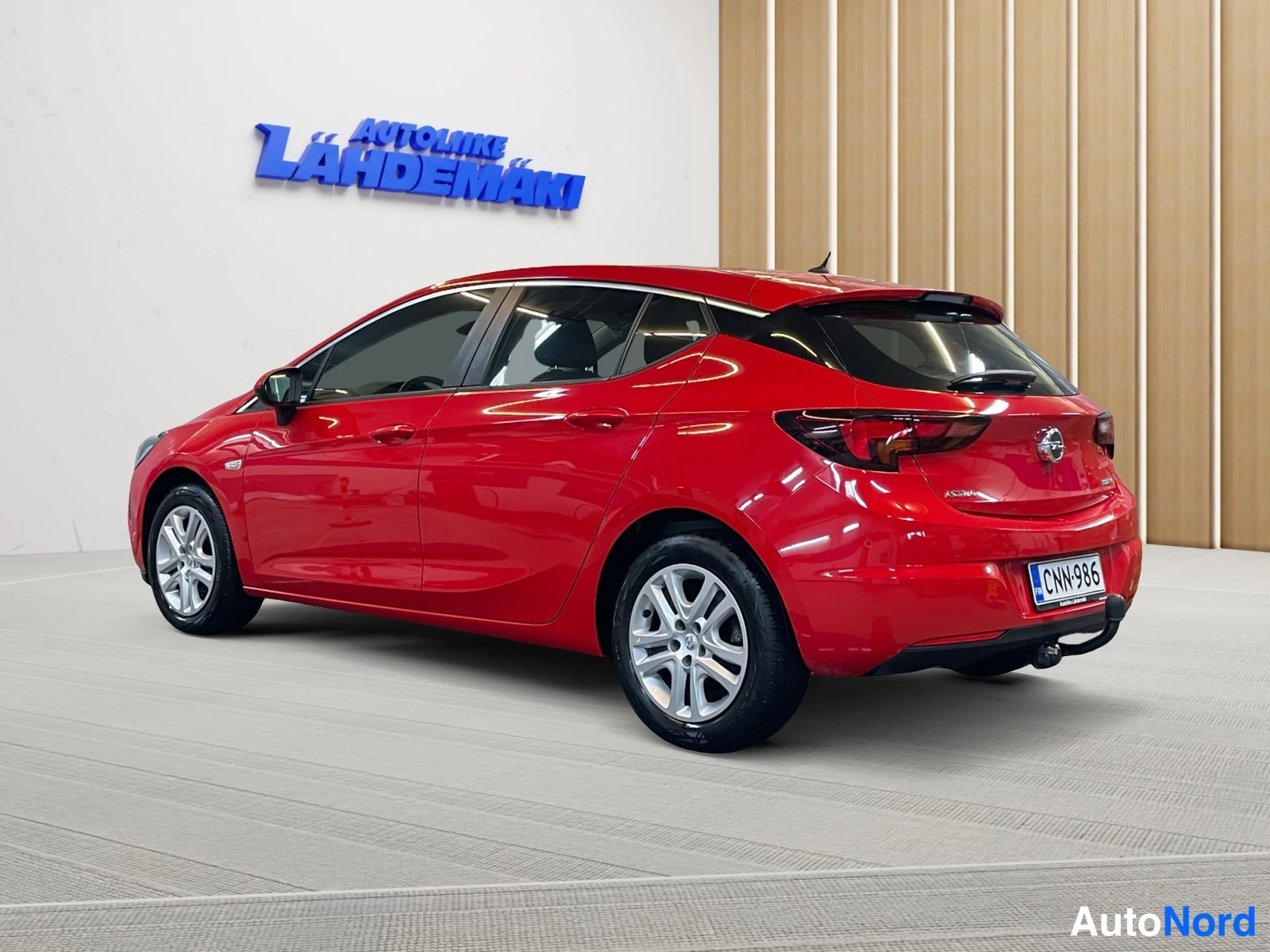 Punainen Opel Astra 2019, takaviisto, kuva 9