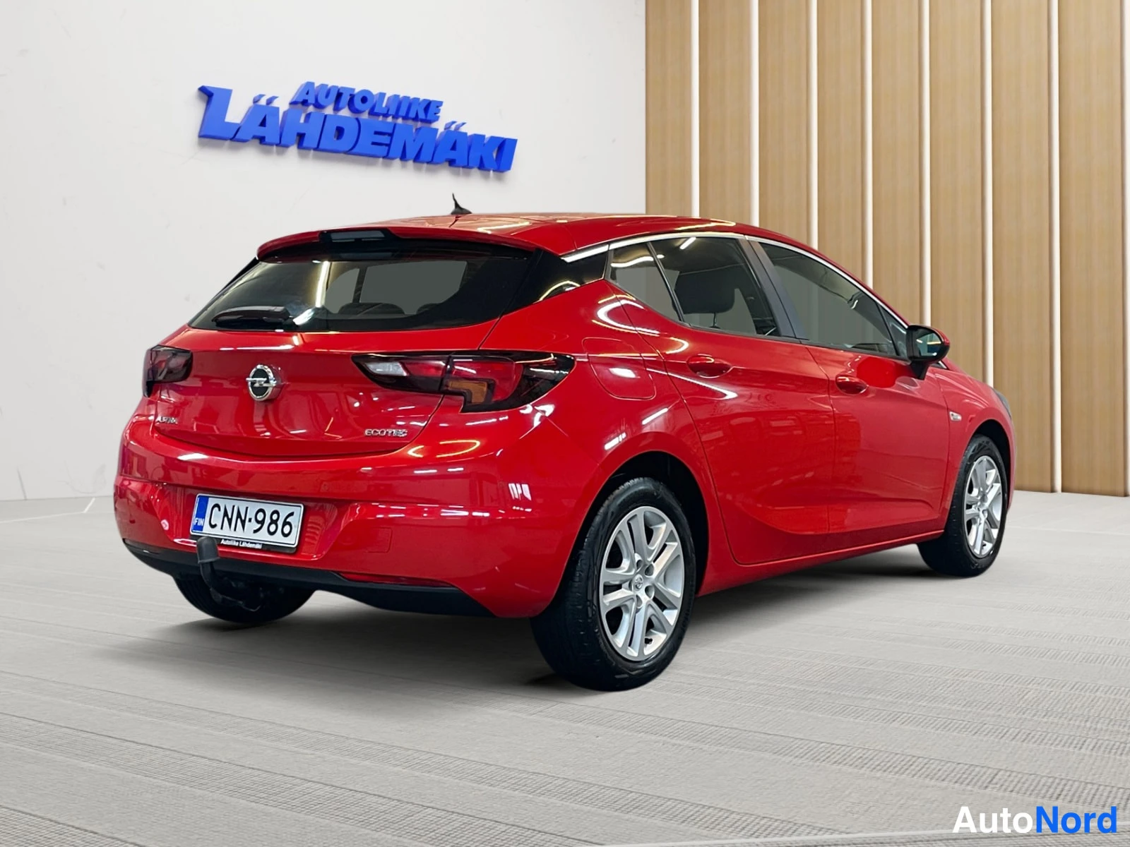 Punainen Opel Astra 2019, takaviisto, kuva 10