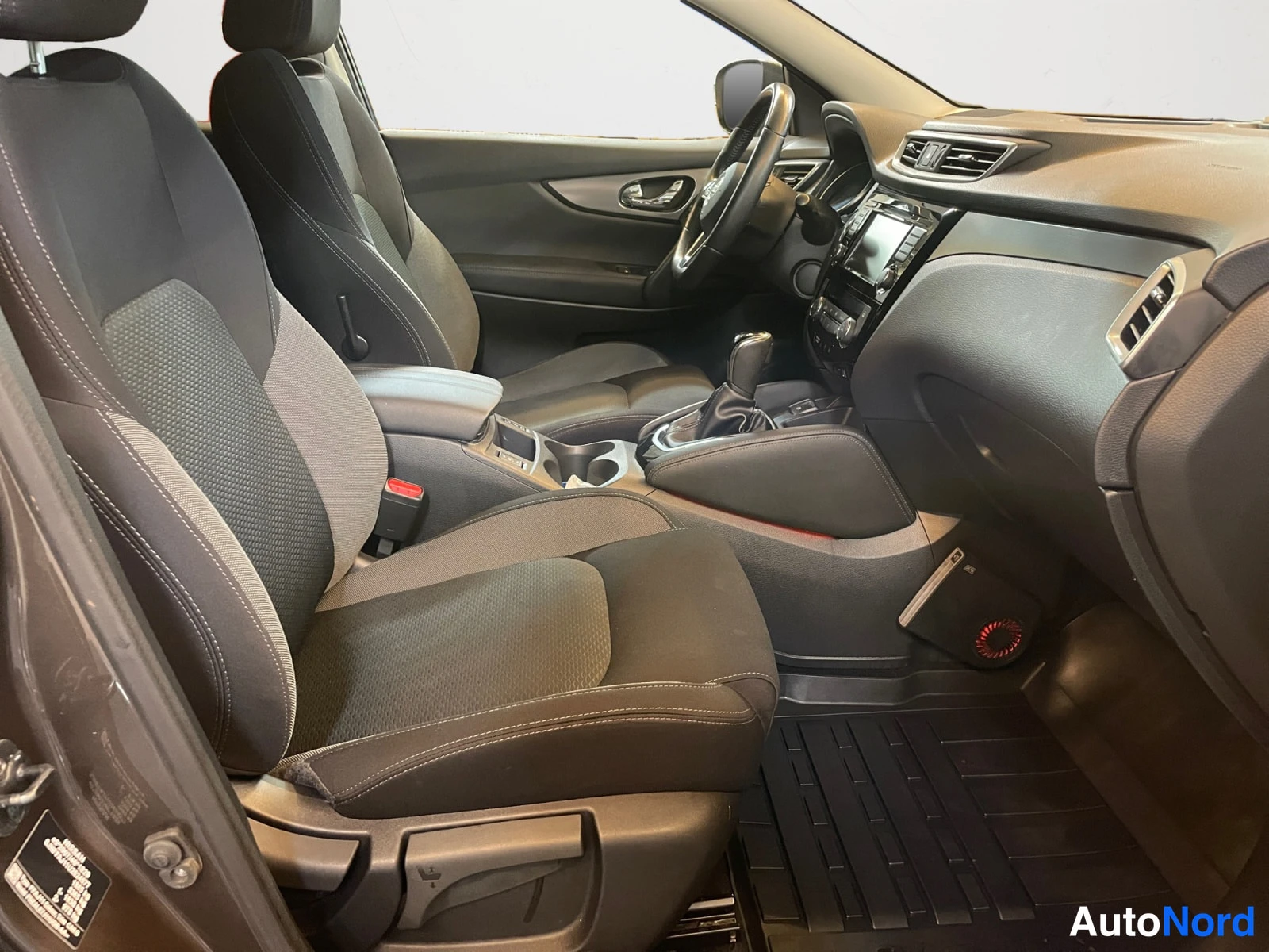Ruskea Nissan Qashqai 2019, kuva 18