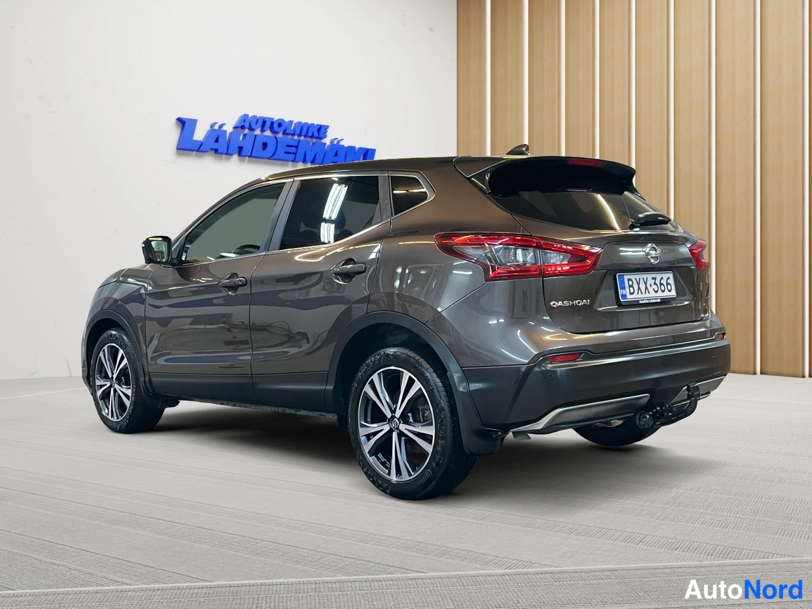 Ruskea Nissan Qashqai 2019, takaviisto, kuva 7