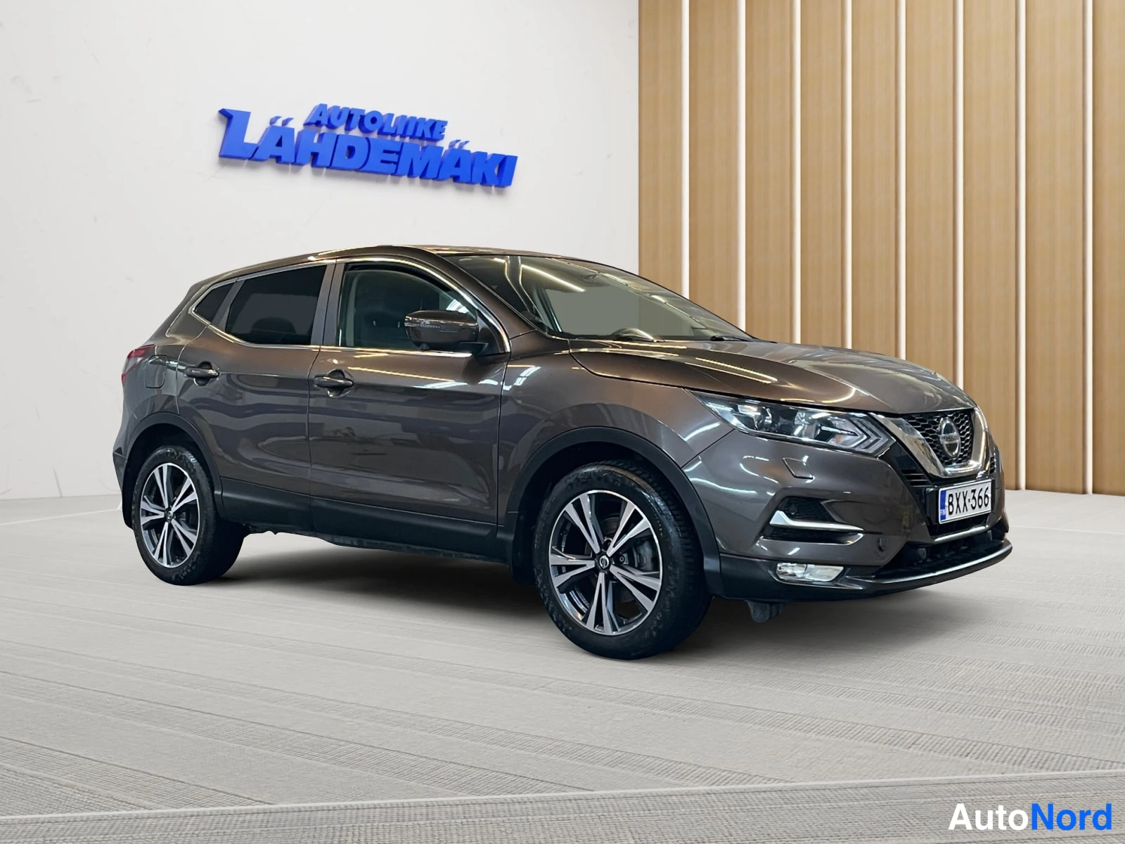 Ruskea Nissan Qashqai 2019, etuviisto, keula oikealle, kuva 3