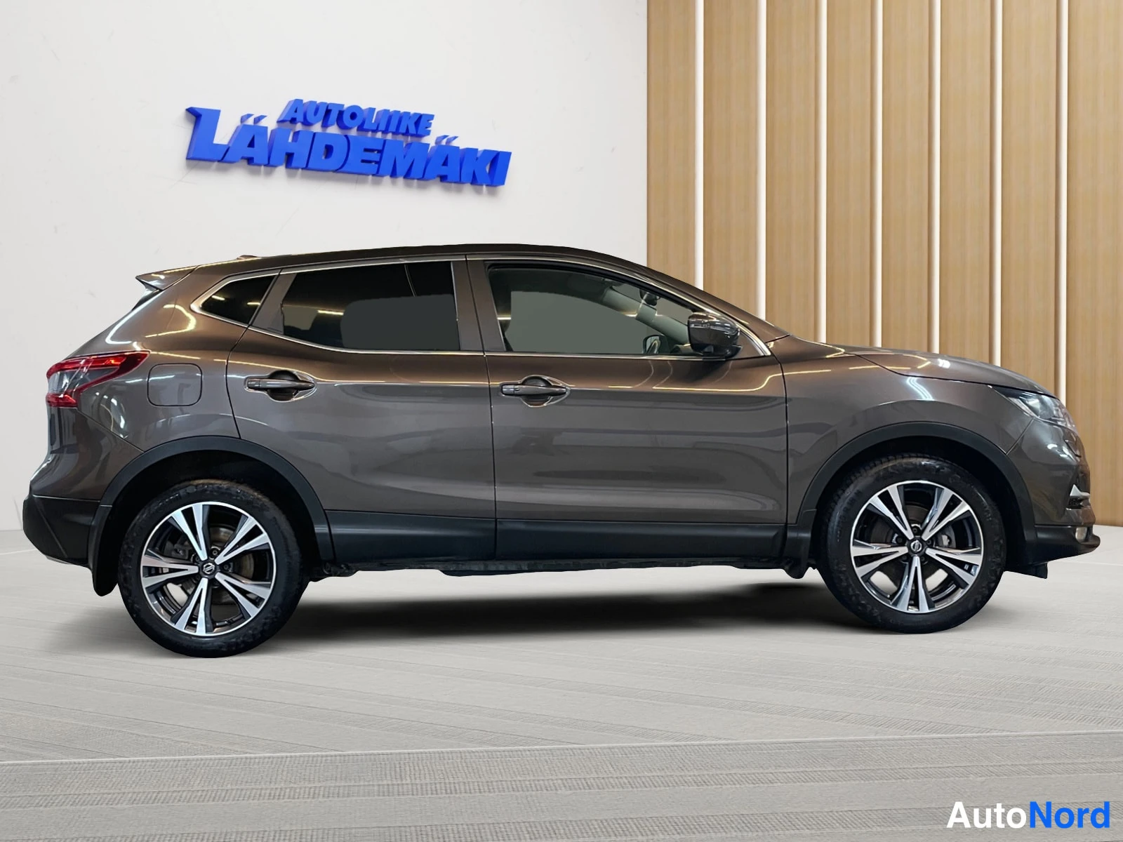Ruskea Nissan Qashqai 2019, etuviisto, keula oikealle, kuva 4