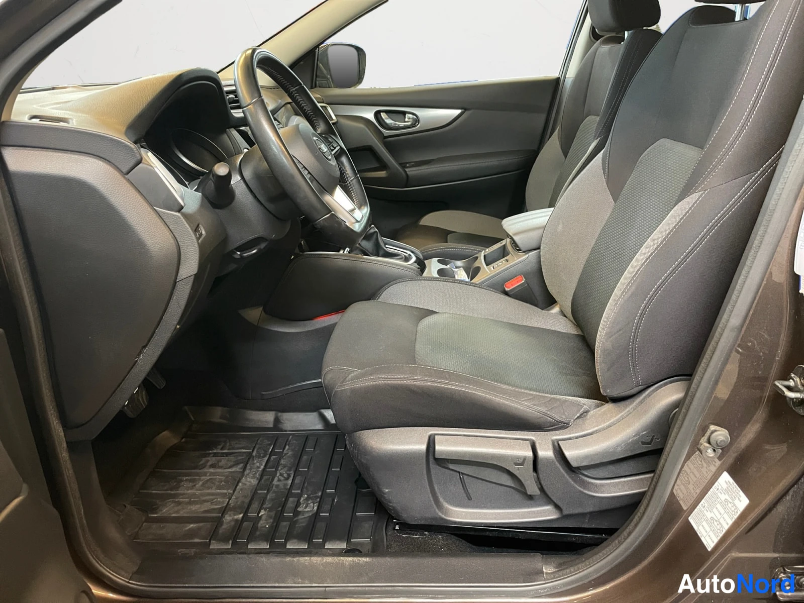 Ruskea Nissan Qashqai 2019, kuva 11