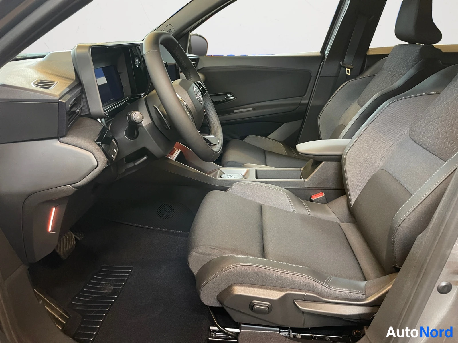 Hopea Nissan Micra 2026, etuistuimet, kuva 13