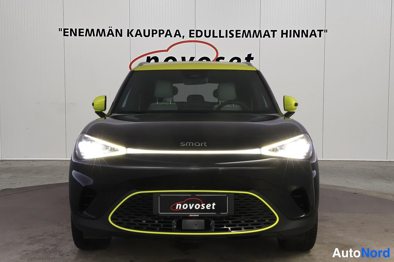 Musta Smart #1 2023, edestä, kuva 3