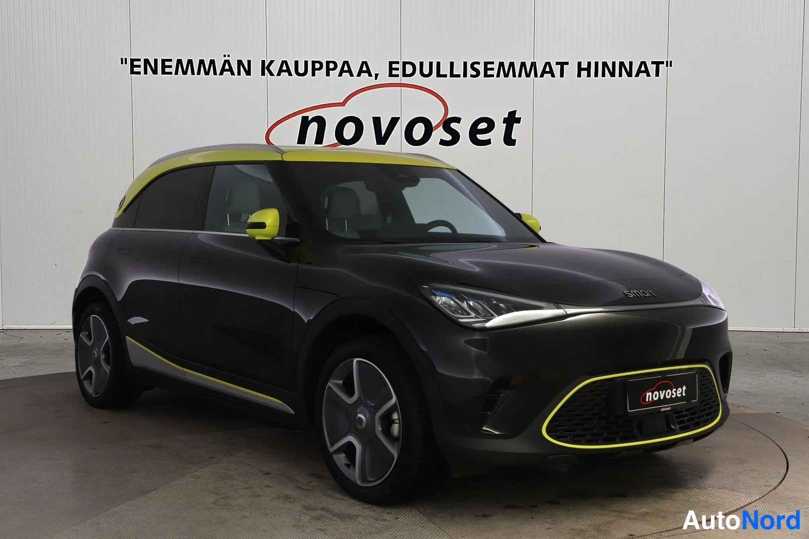 Musta Smart #1 2023, etuviisto, keula oikealle, kuva 2