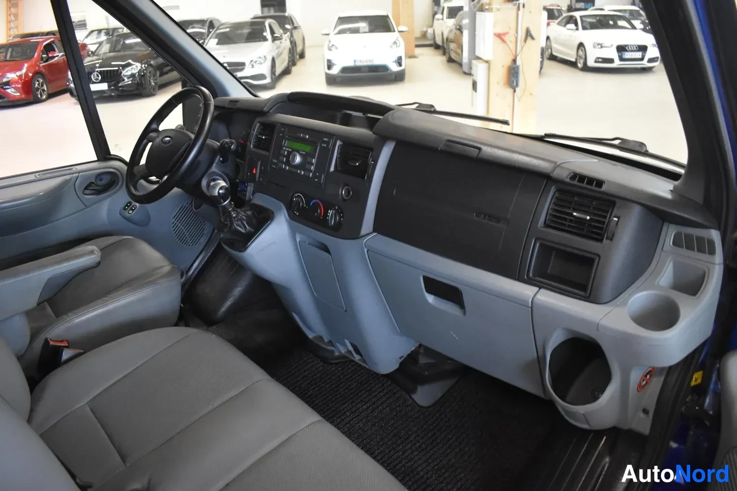 Sininen Ford Transit 2008, kuva 14