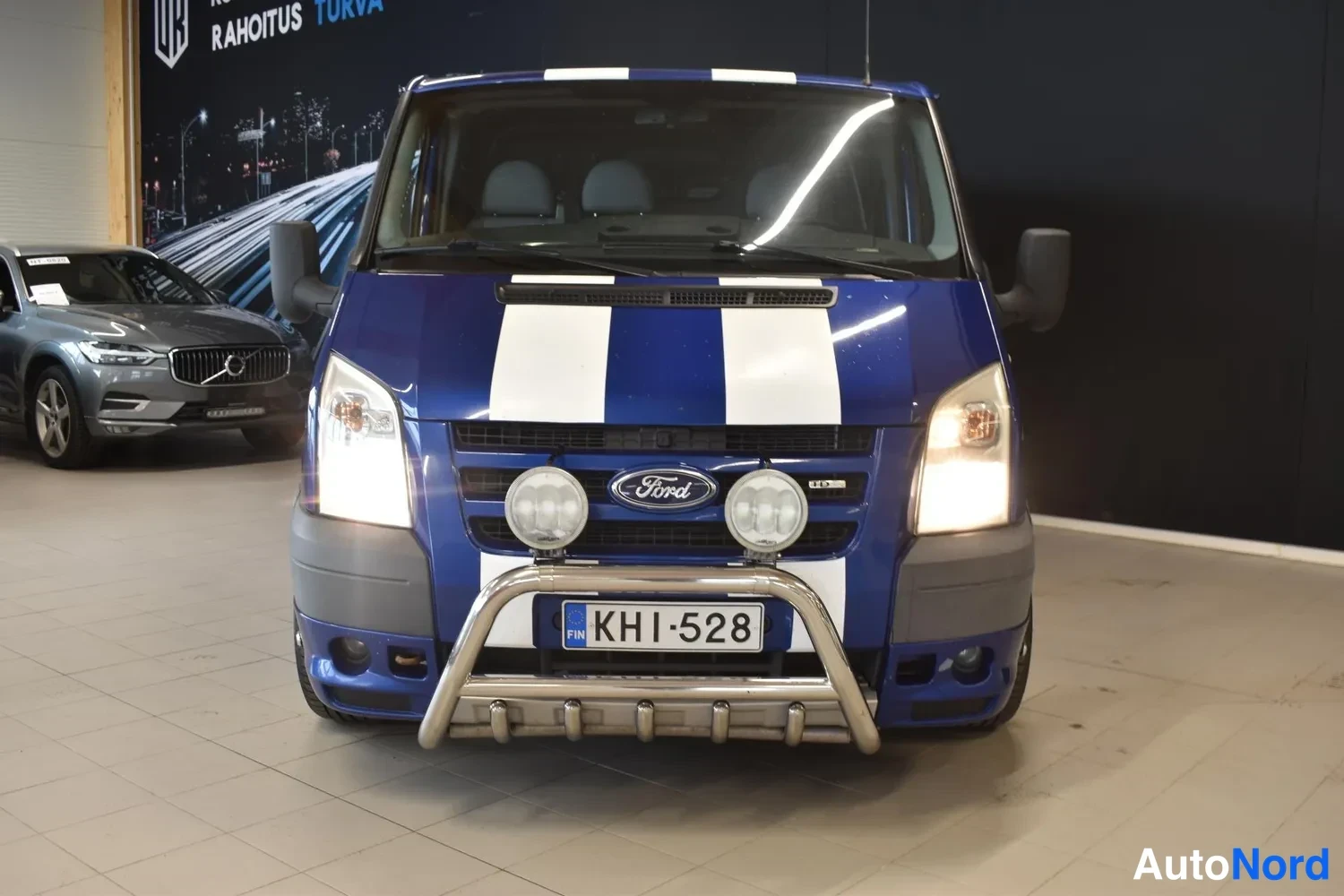 Sininen Ford Transit 2008, edestä, kuva 3