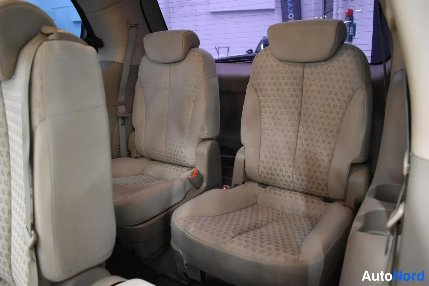 Harmaa Kia Carnival 2009, takaistuimet, kuva 17