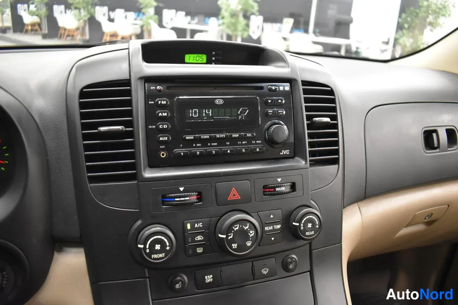 Harmaa Kia Carnival 2009, ohjaamo, kuva 13
