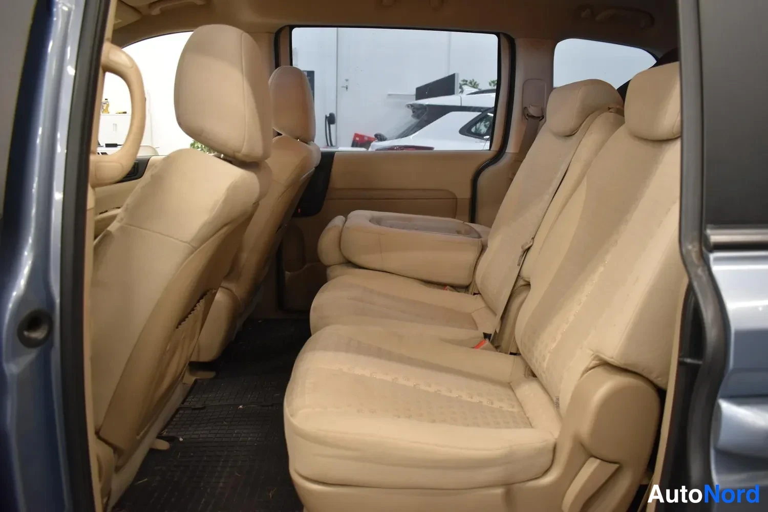 Harmaa Kia Carnival 2009, kuva 6