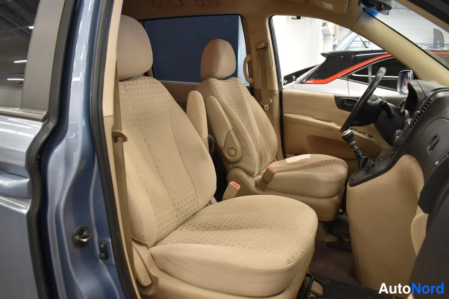 Harmaa Kia Carnival 2009, kuva 7