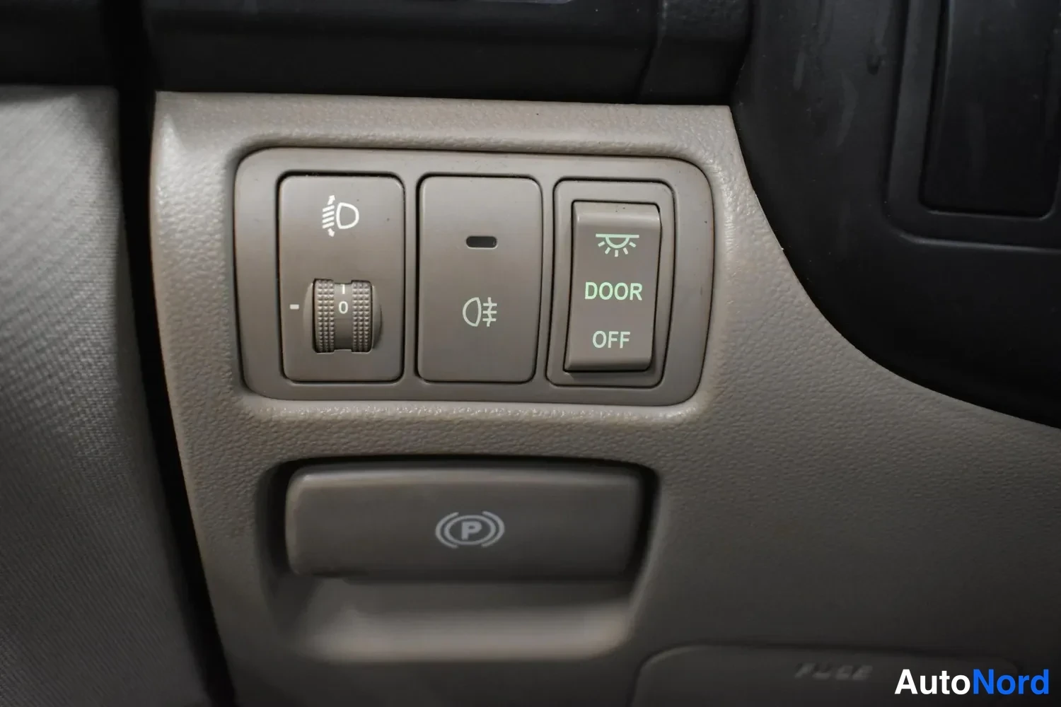 Harmaa Kia Carnival 2009, kuva 9