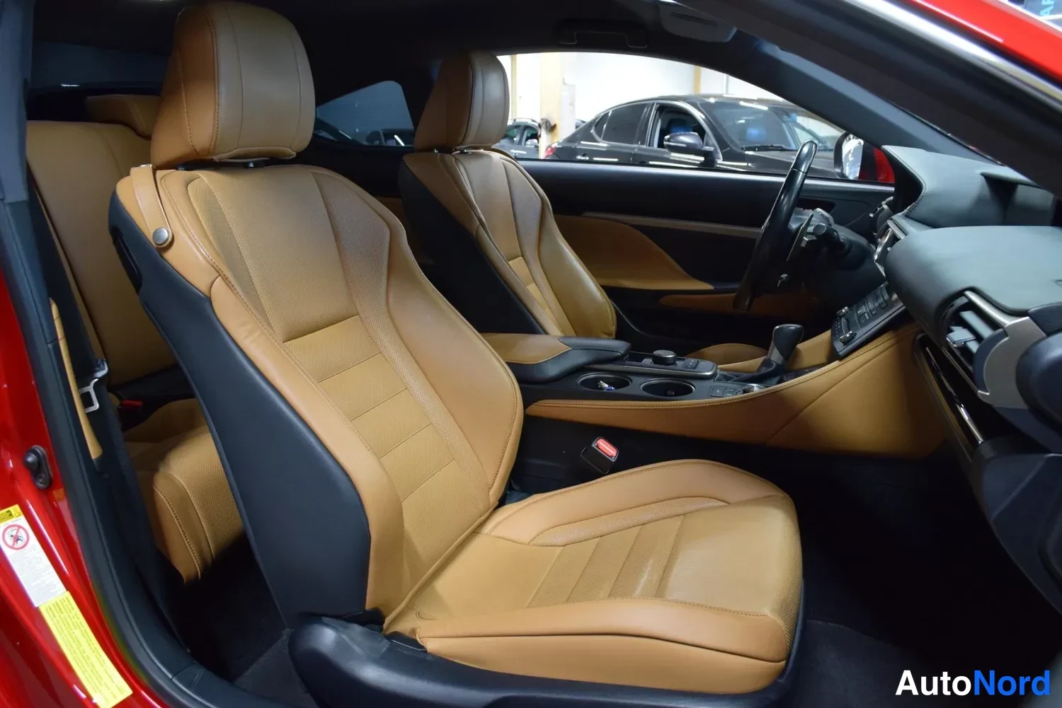 Punainen Lexus RC 2016, kuva 16