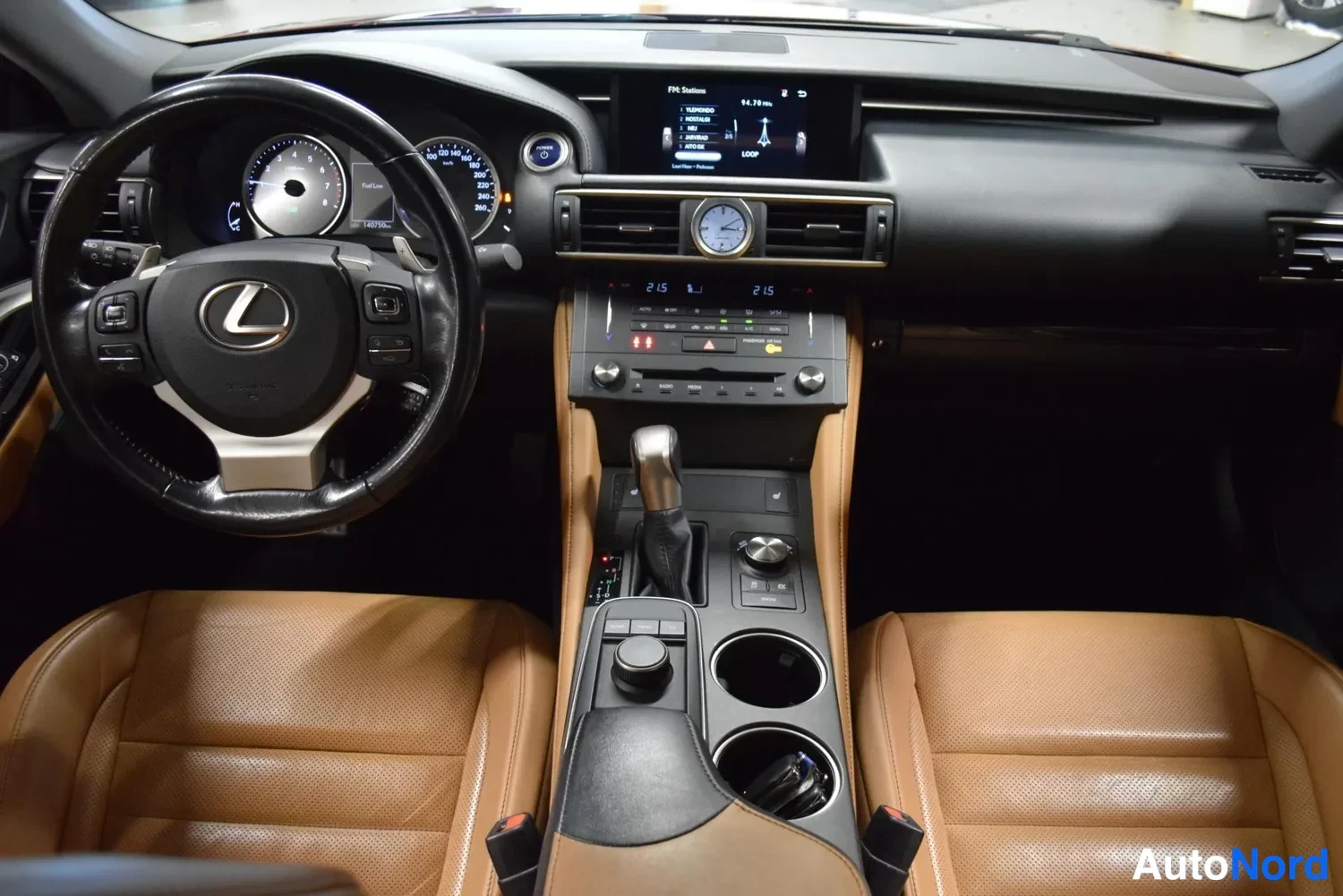 Punainen Lexus RC 2016, kuva 18