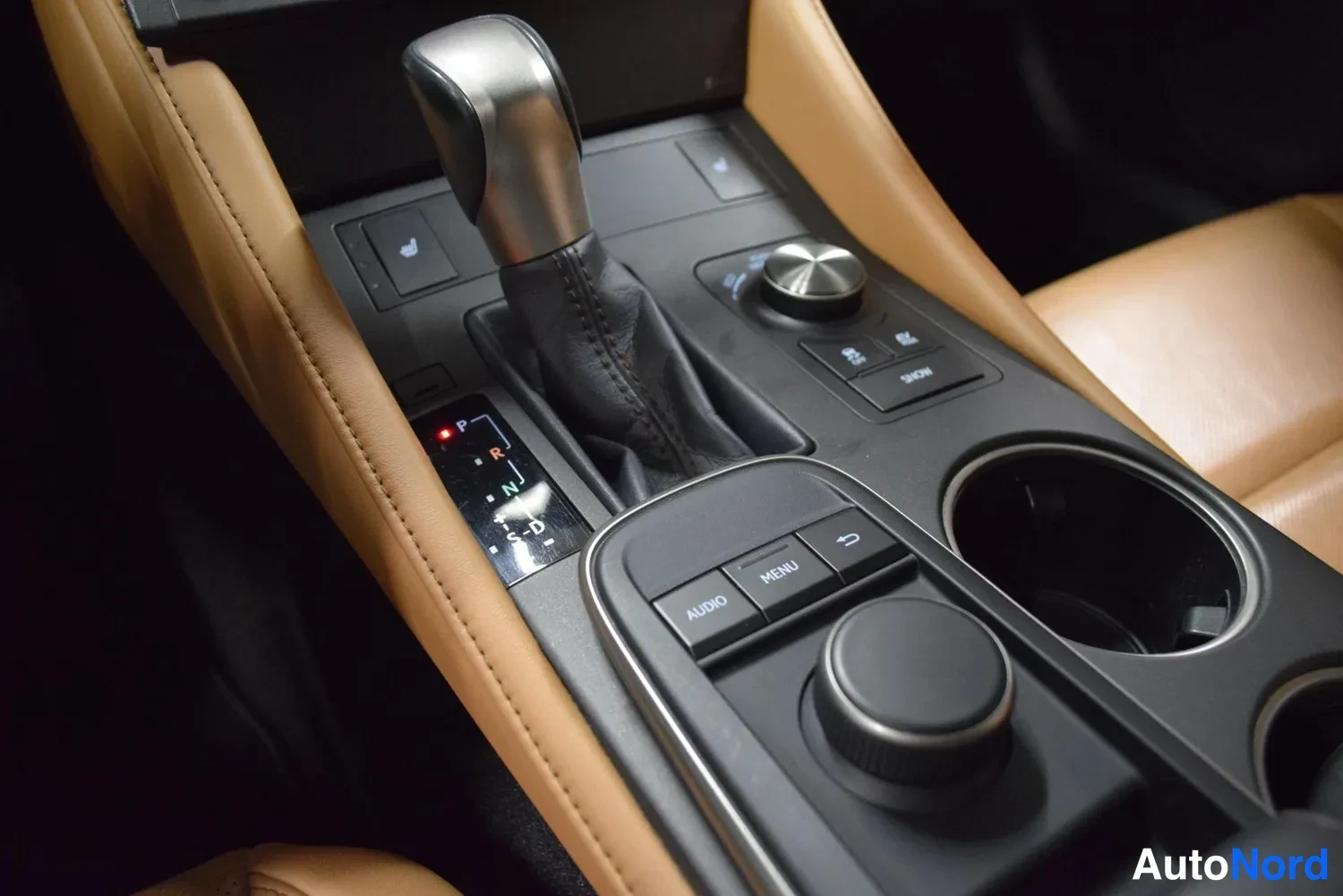 Punainen Lexus RC 2016, kuva 27