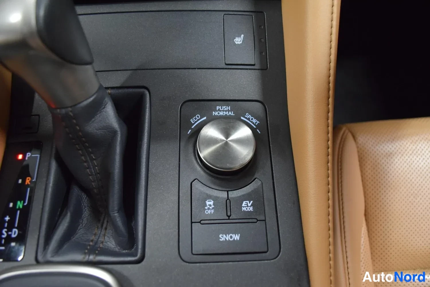 Punainen Lexus RC 2016, kuva 28