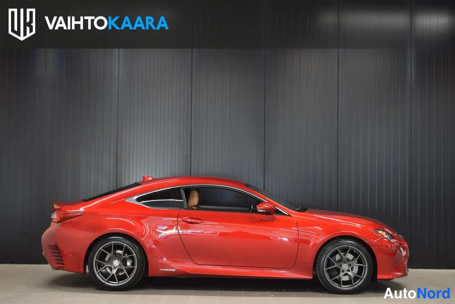 Punainen Lexus RC 2016, etuviisto, keula oikealle, kuva 4
