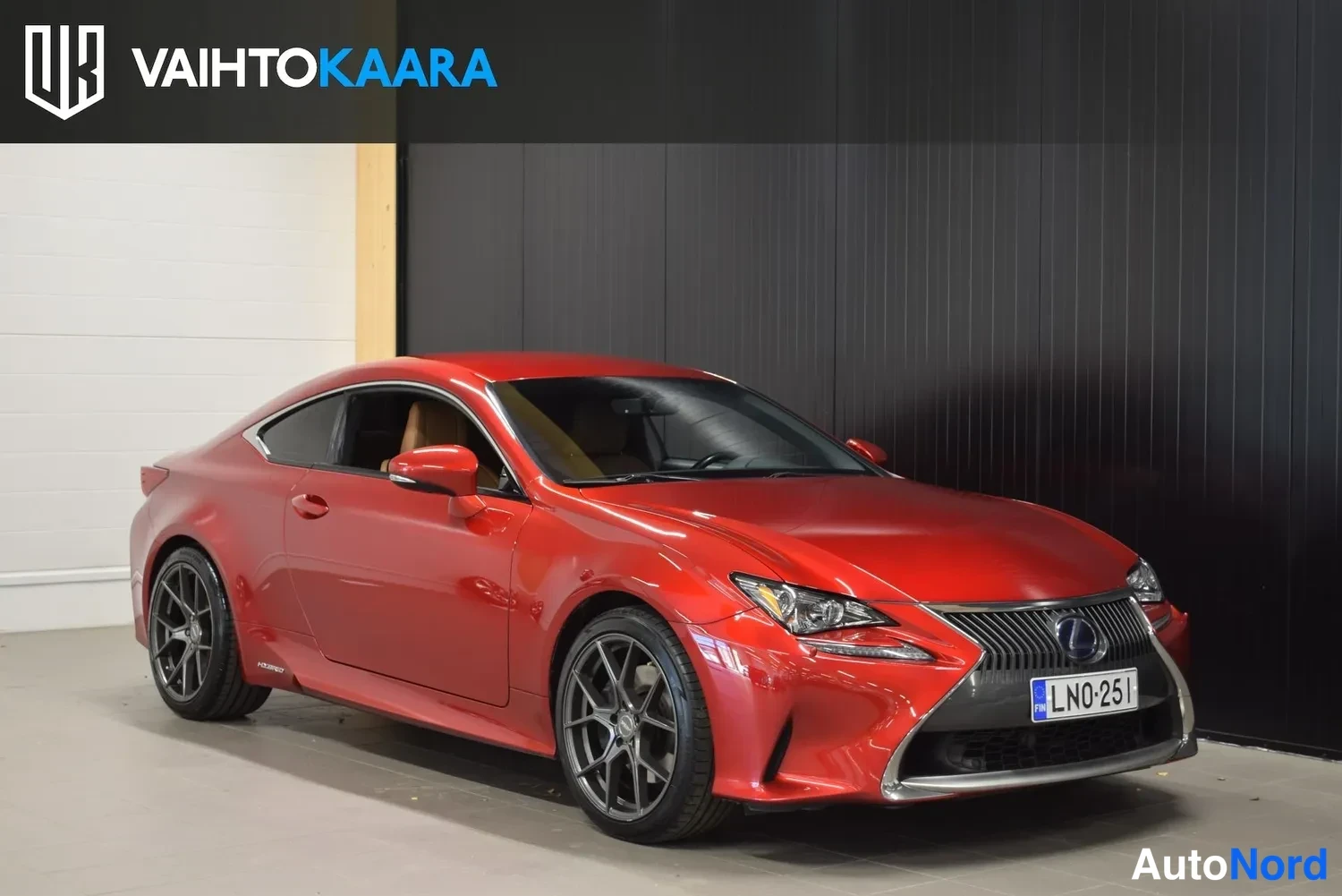 Punainen Lexus RC 2016, etuviisto, keula oikealle, kuva 3
