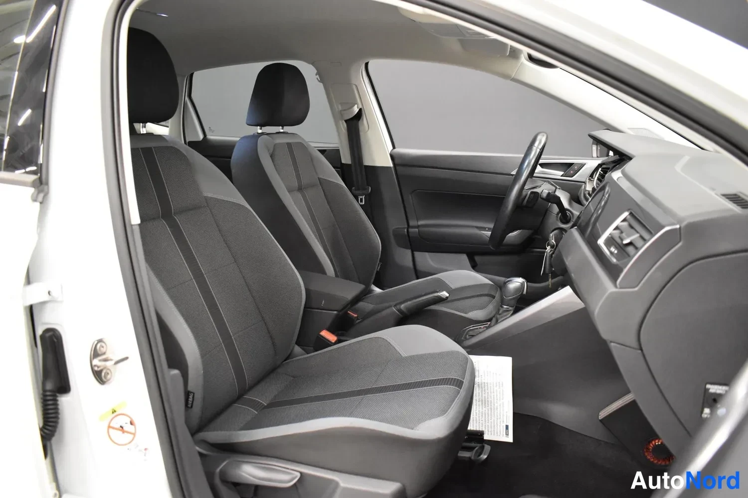 Valkoinen Volkswagen Polo 2019, kuva 20