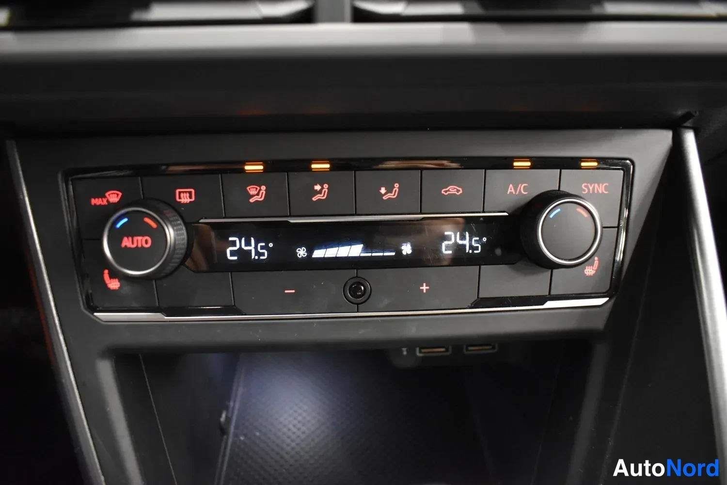 Valkoinen Volkswagen Polo 2019, yksityiskohta, kuva 16