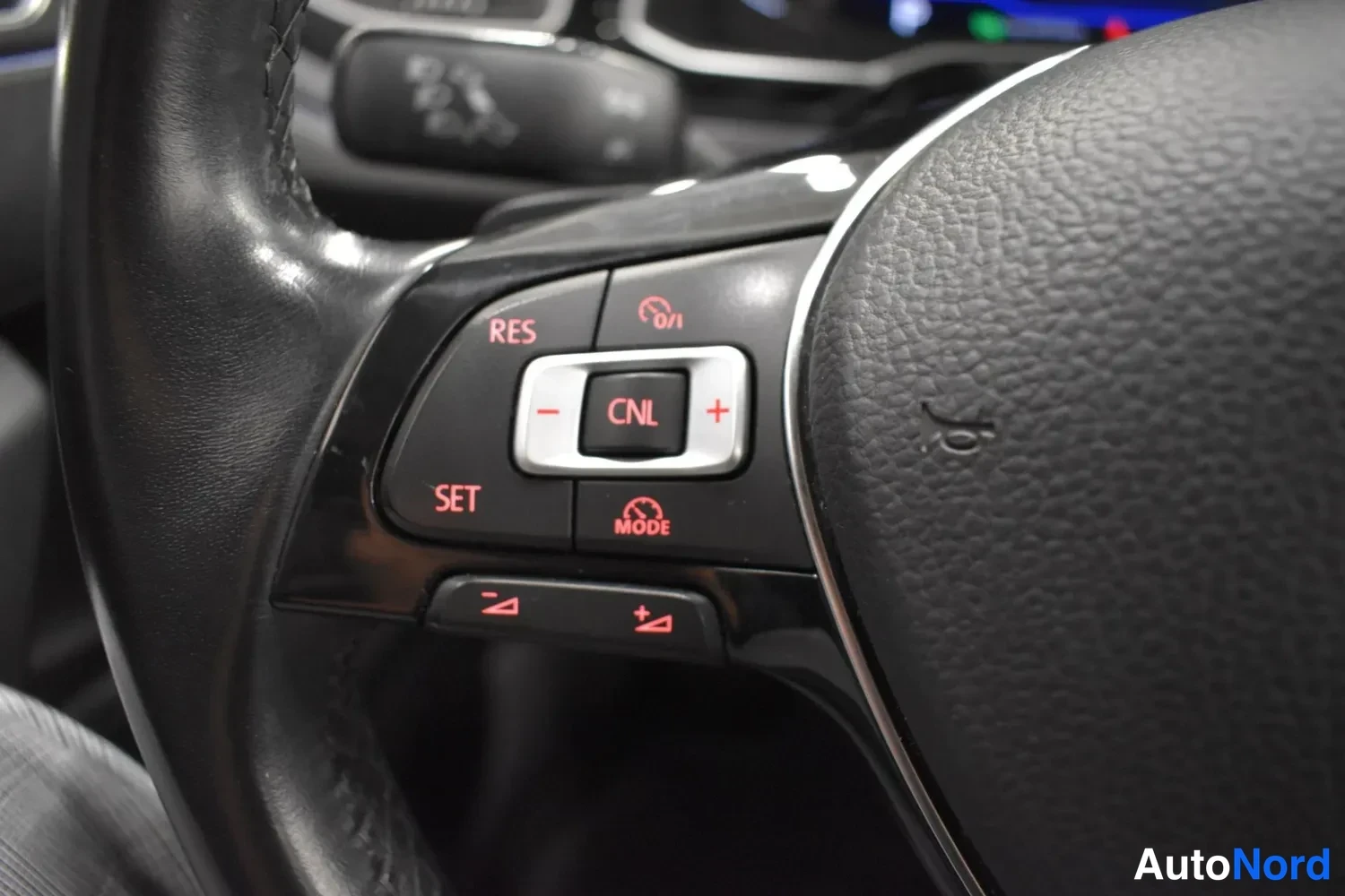 Valkoinen Volkswagen Polo 2019, yksityiskohta, kuva 17