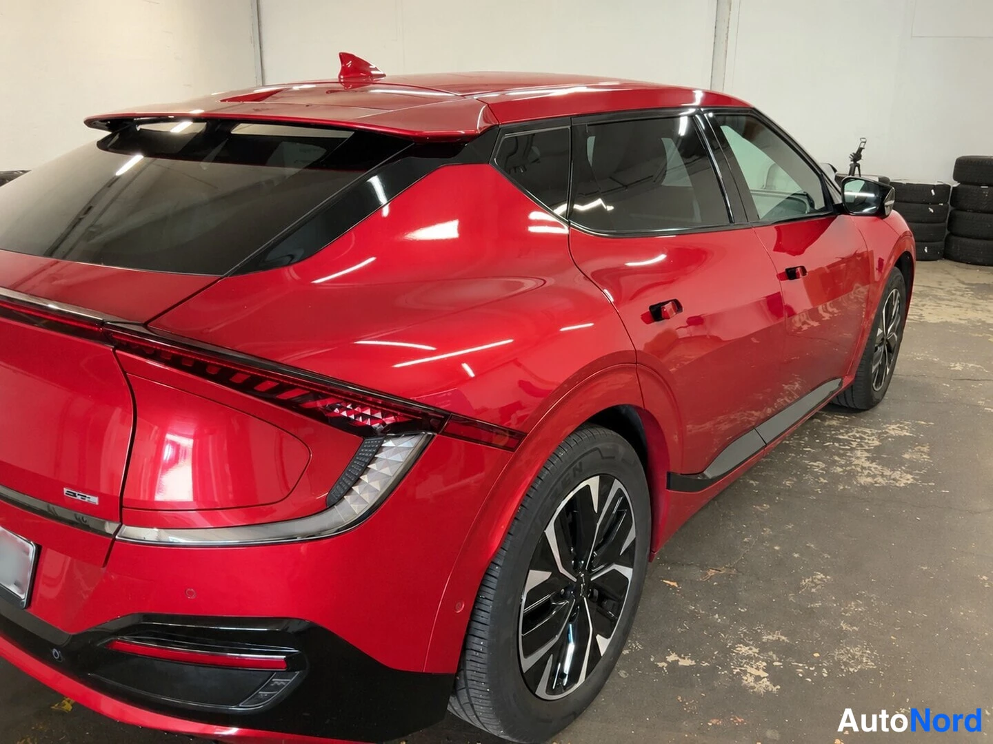 Punainen KIA EV6 GT 2023, takaviisto, kuva 3