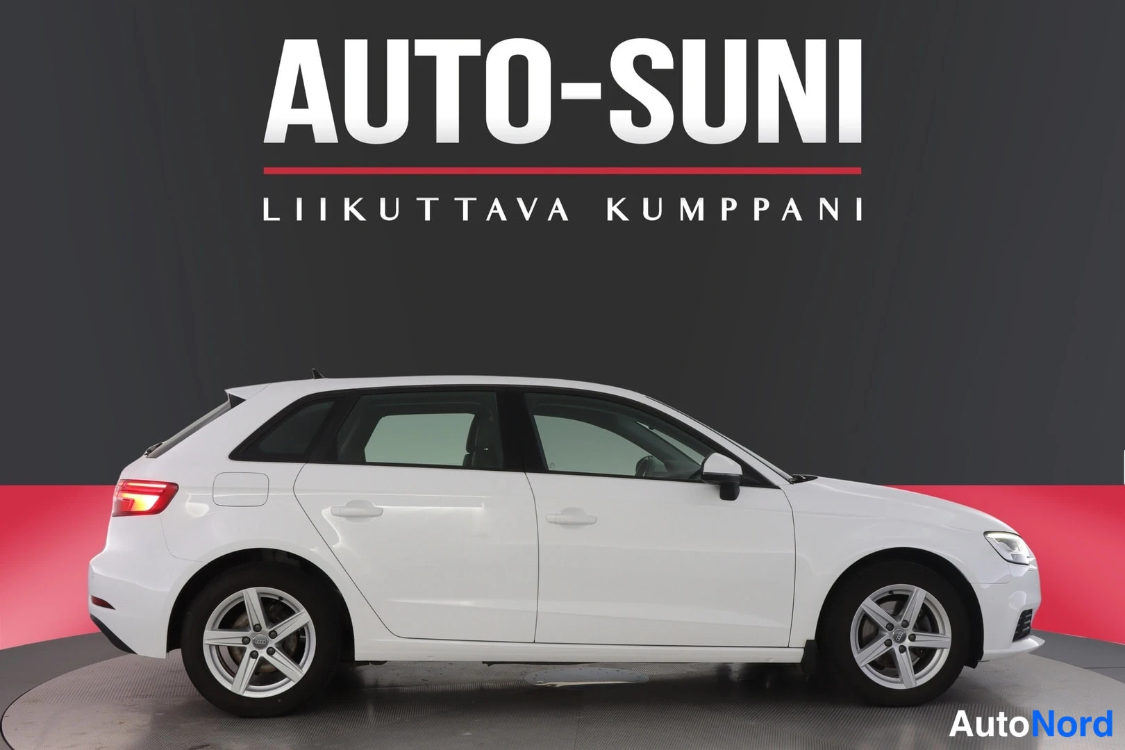 Valkoinen Audi A3 2019, takaviisto, kuva 4