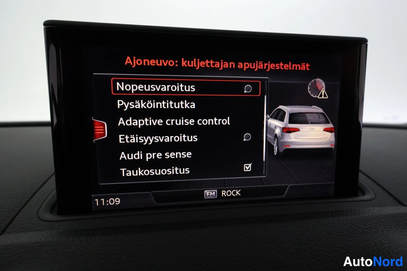 Valkoinen Audi A3 2019, yksityiskohta, kuva 17