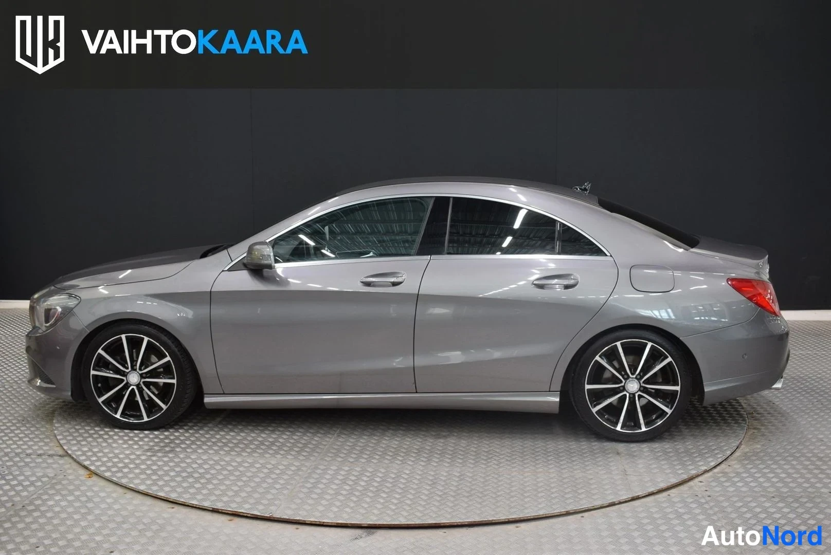 Harmaa Mercedes-Benz CLA 200 2016, sivulta, kuva 3
