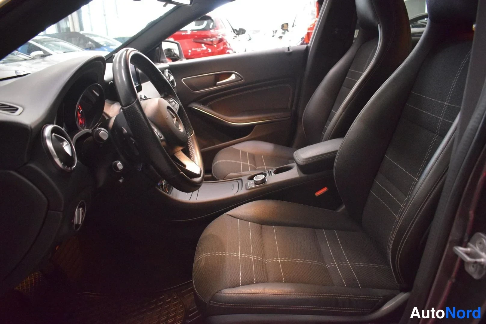 Harmaa Mercedes-Benz CLA 200 2016, ohjaamo, kuva 7