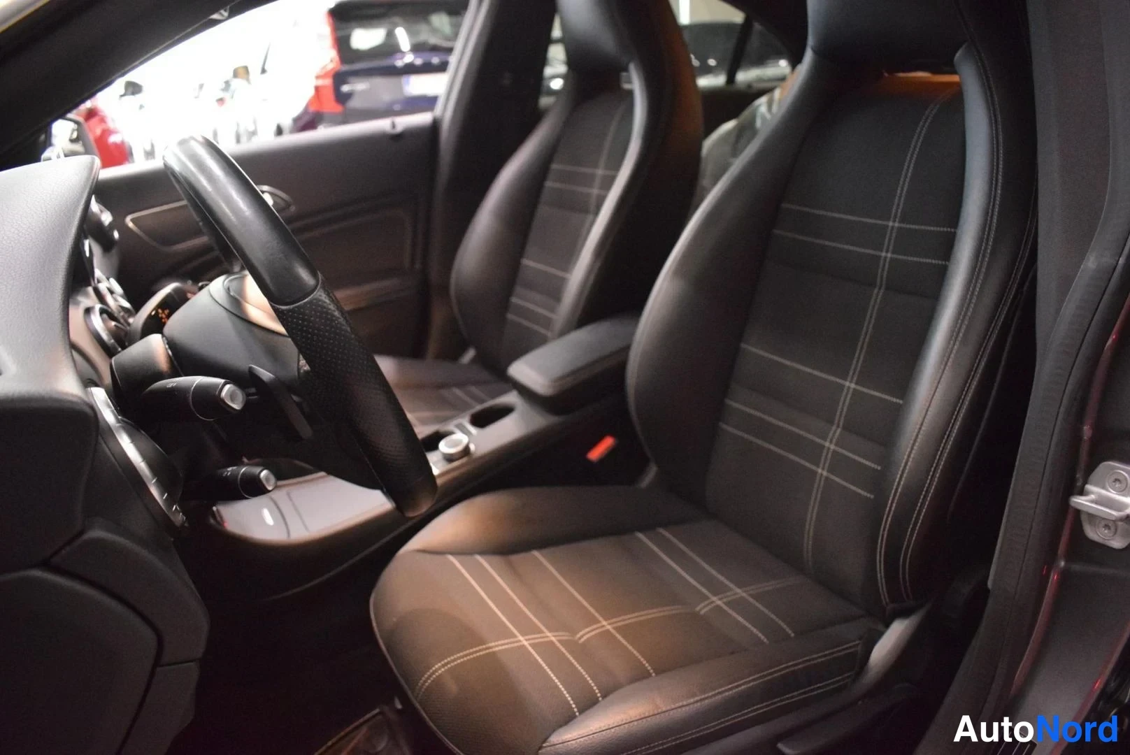 Harmaa Mercedes-Benz CLA 200 2016, etuistuimet, kuva 12