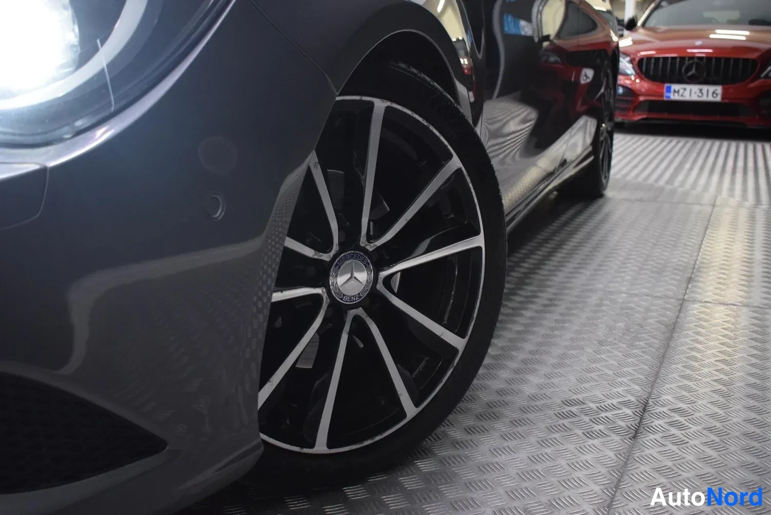 Harmaa Mercedes-Benz CLA 200 2016, yksityiskohta, kuva 33