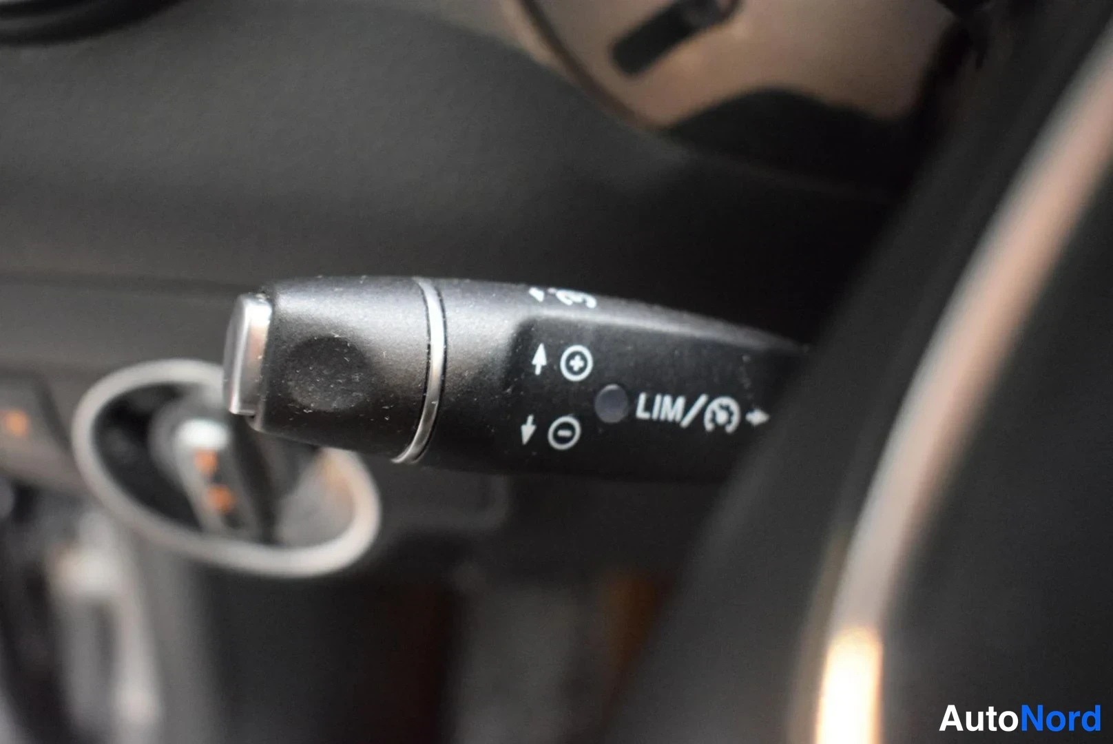 Harmaa Mercedes-Benz CLA 200 2016, yksityiskohta, kuva 16