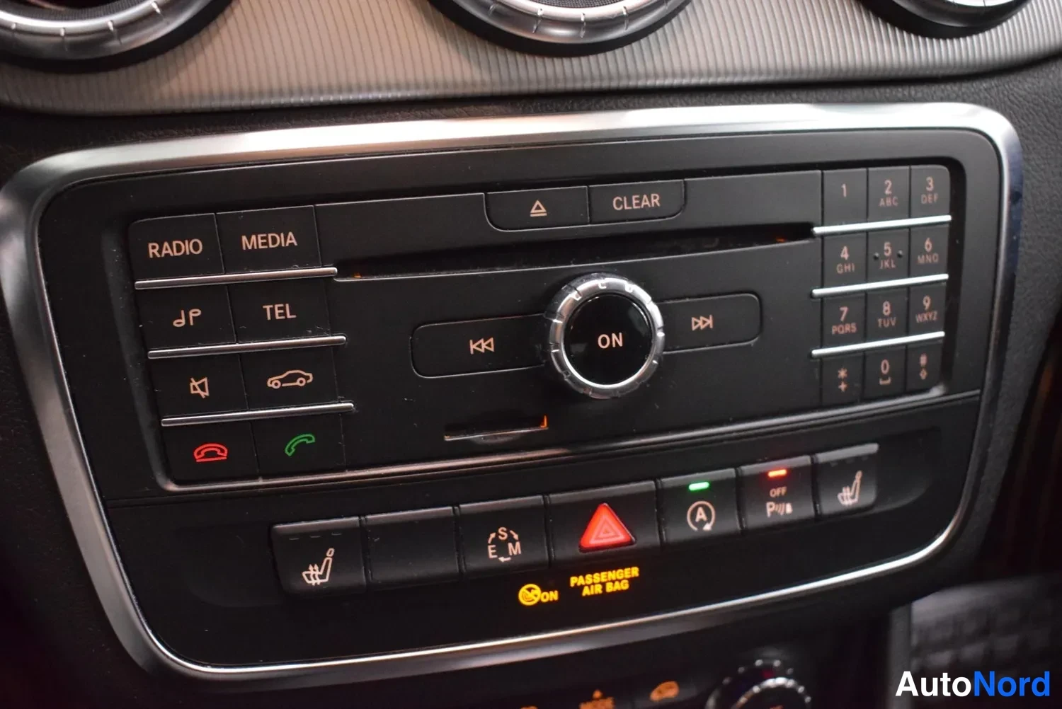 Harmaa Mercedes-Benz CLA 200 2016, yksityiskohta, kuva 37