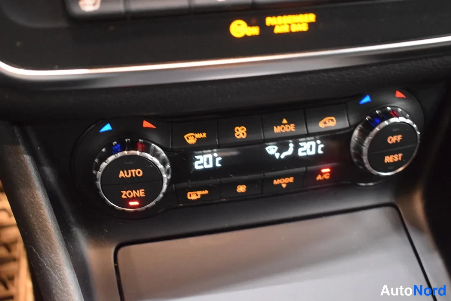 Harmaa Mercedes-Benz CLA 200 2016, yksityiskohta, kuva 38