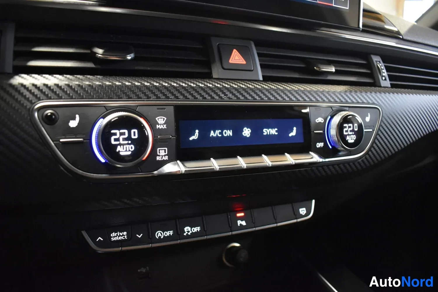 White Audi A4 2022, photo 14