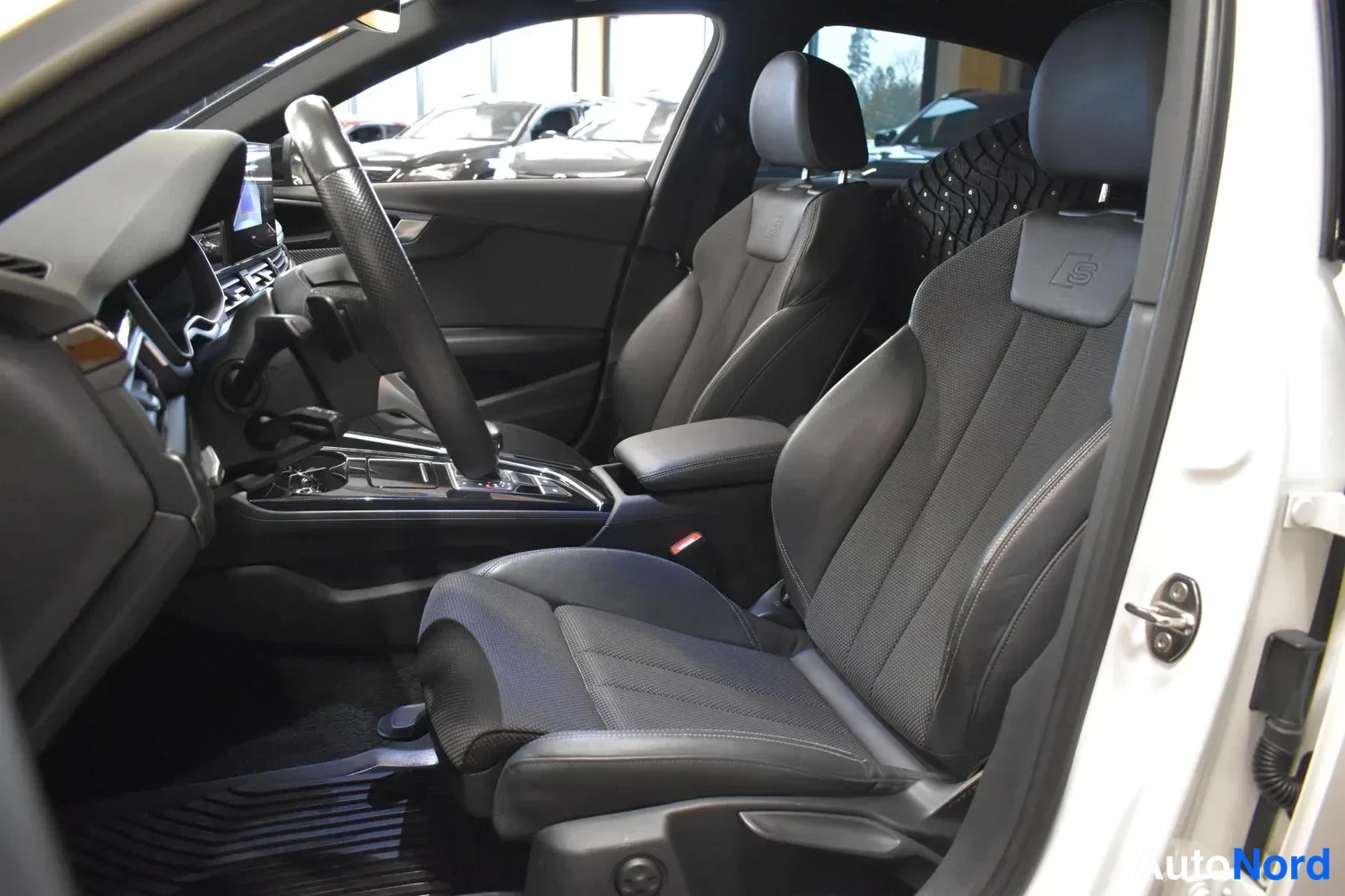 White Audi A4 2022, photo 19