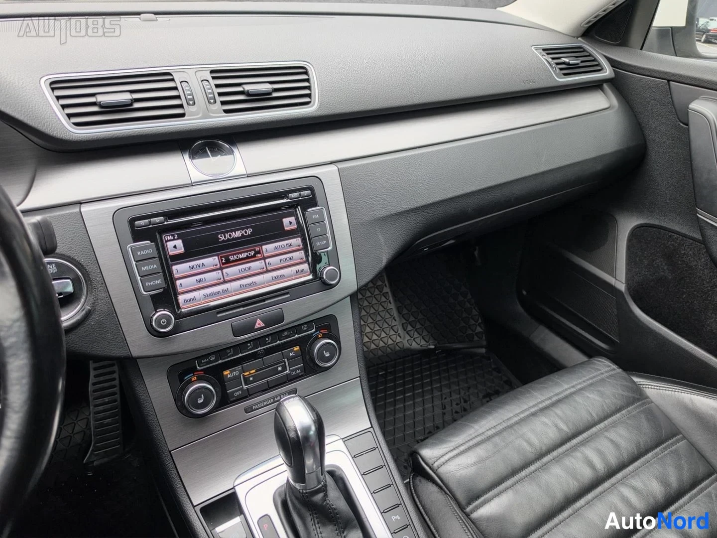 Valkoinen Volkswagen Passat Variant 2012, ohjaamo, kuva 10