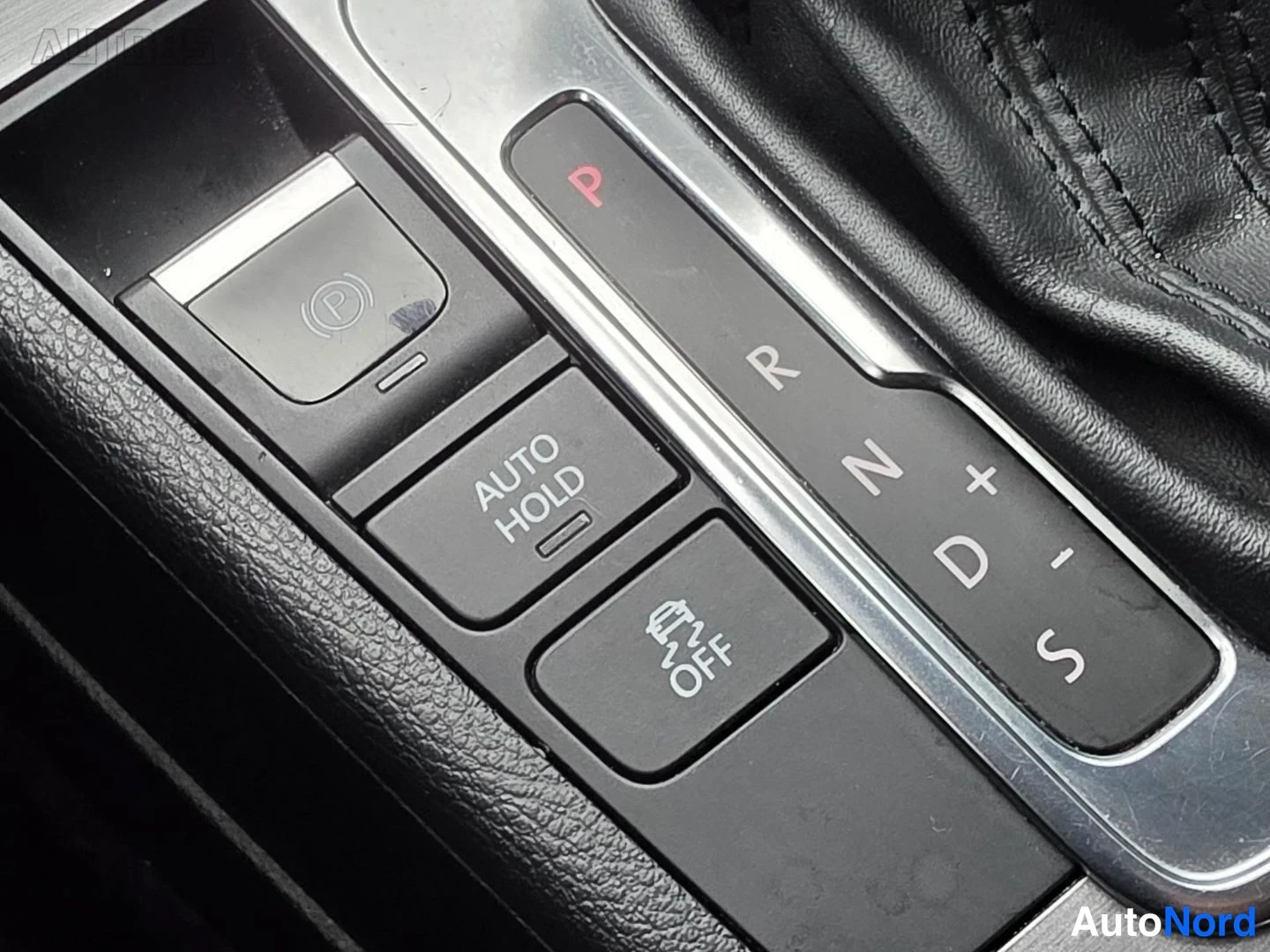 Valkoinen Volkswagen Passat Variant 2012, yksityiskohta, kuva 19