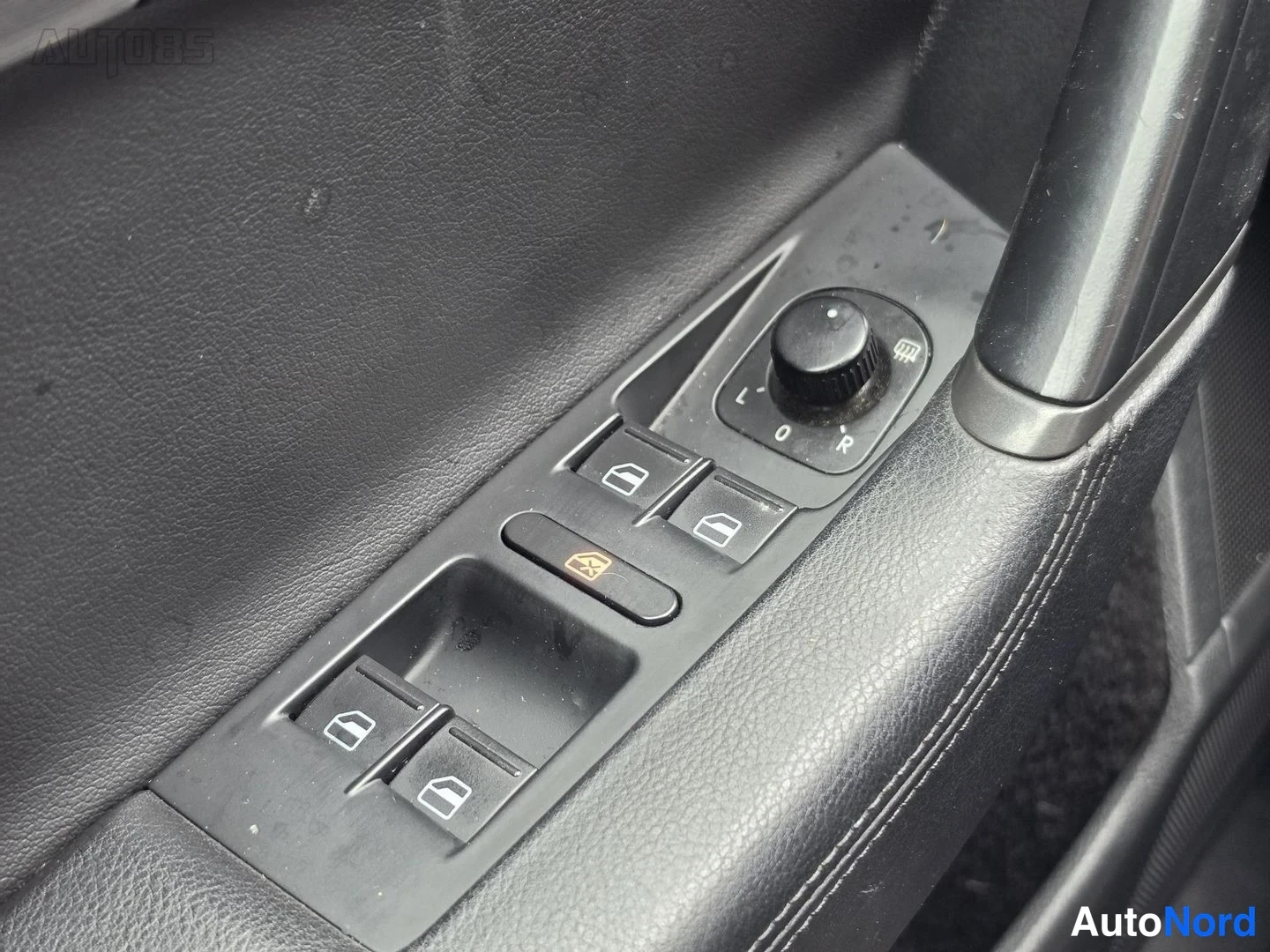 Valkoinen Volkswagen Passat Variant 2012, yksityiskohta, kuva 28
