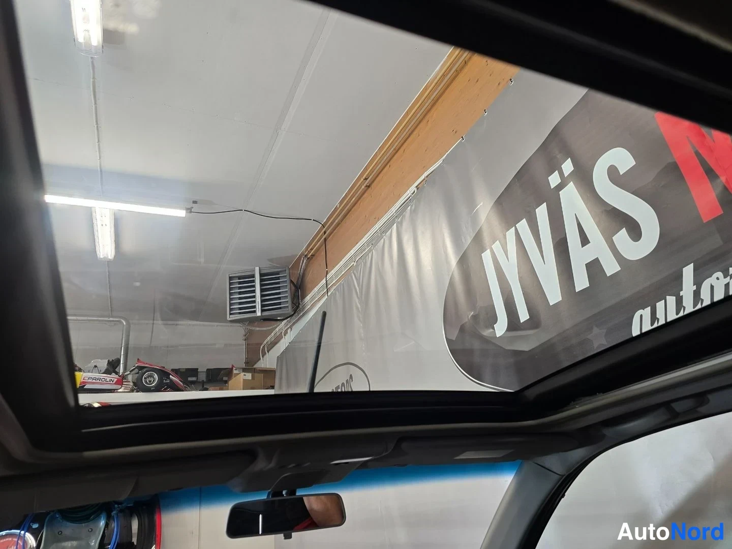 Silver Nissan X-Trail 2005, photo 10