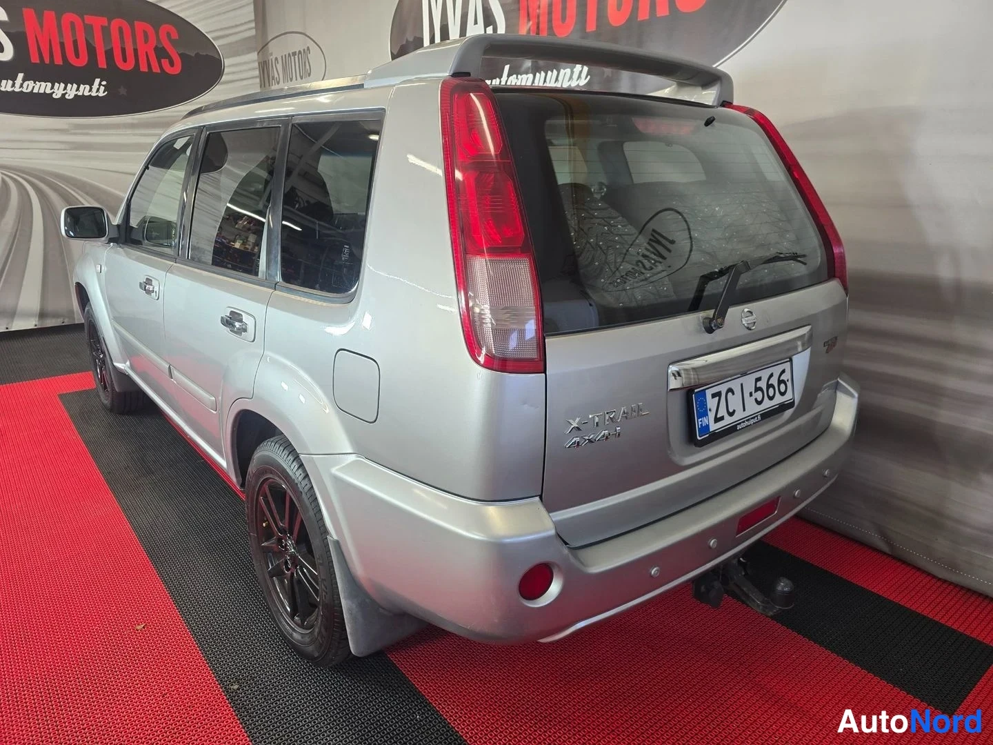 Silver Nissan X-Trail 2005, rear three-quarter, photo 3
