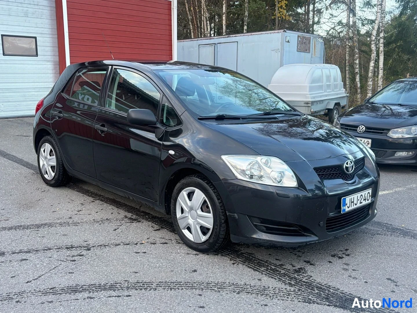Black Toyota Auris 2007, front three-quarter, nose to the right, photo 2
