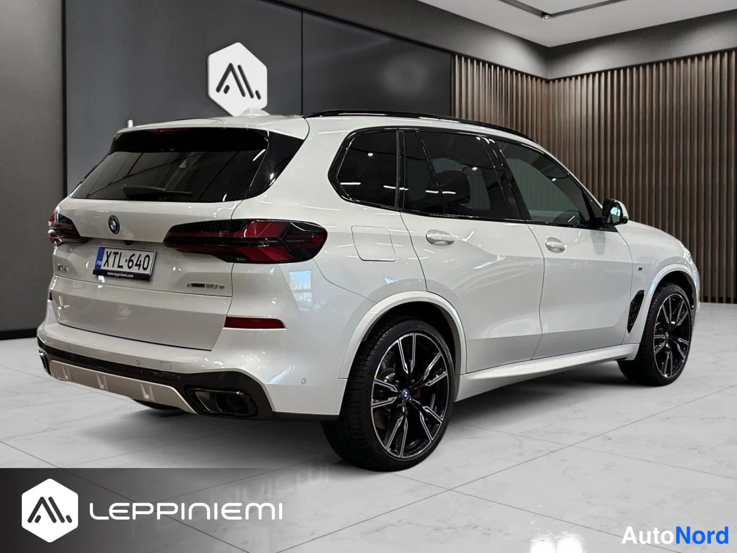 Valkoinen BMW X5 2025, kuva 11