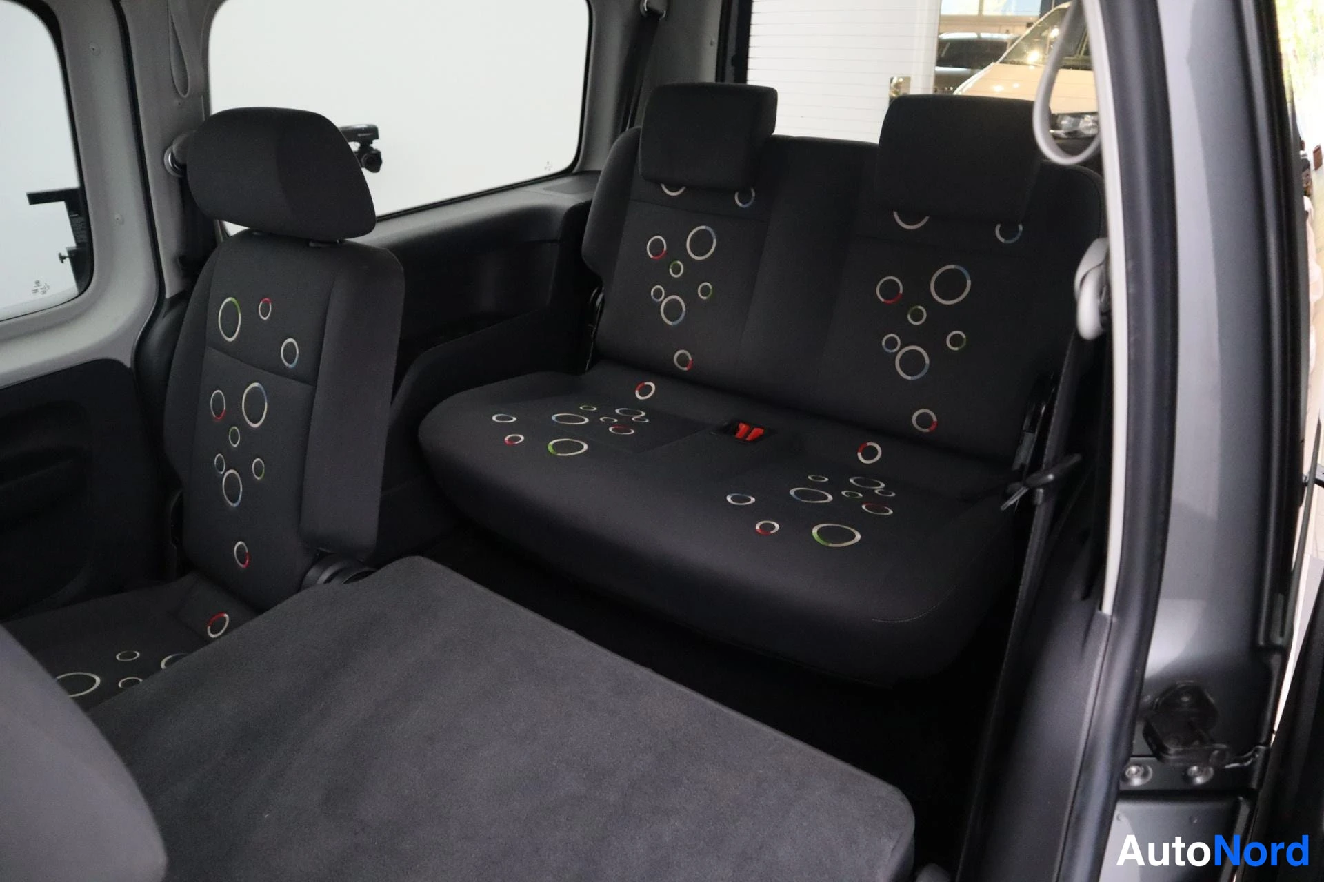 Harmaa Volkswagen Caddy 2011, kuva 22