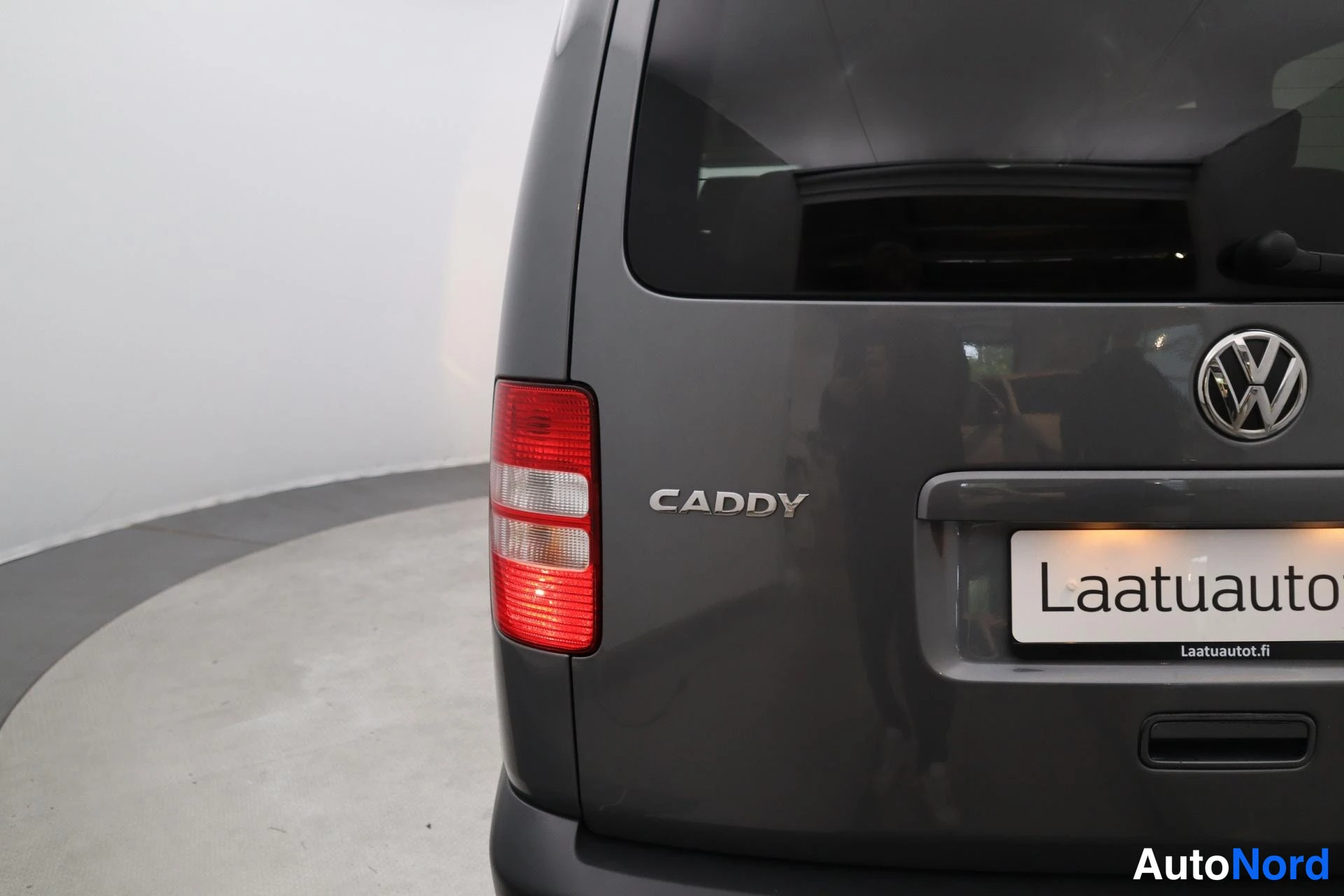 Harmaa Volkswagen Caddy 2011, takaa, kuva 7